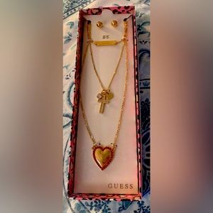 Guess Necklace set